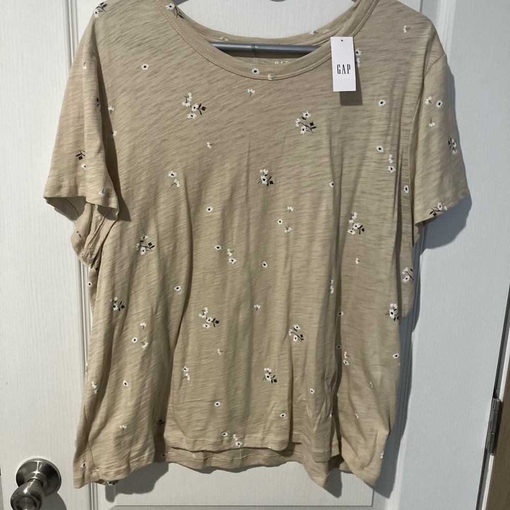 GAP Women's Tan Floral Short Sleeve Tee